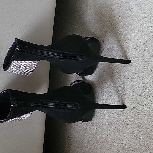 Shoes - Picture 2 of 4